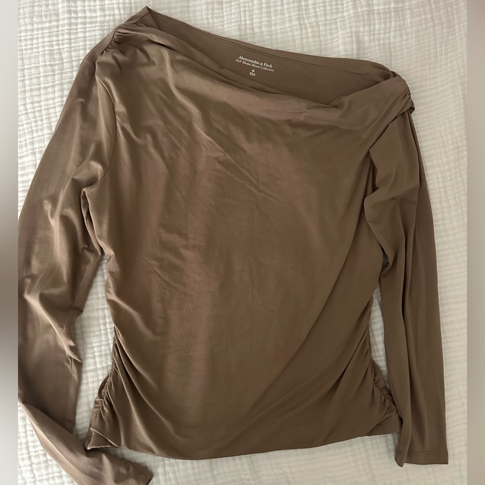 Abercrombie & Fitch Long-Sleeve Off-Shoulder Top in Taupe